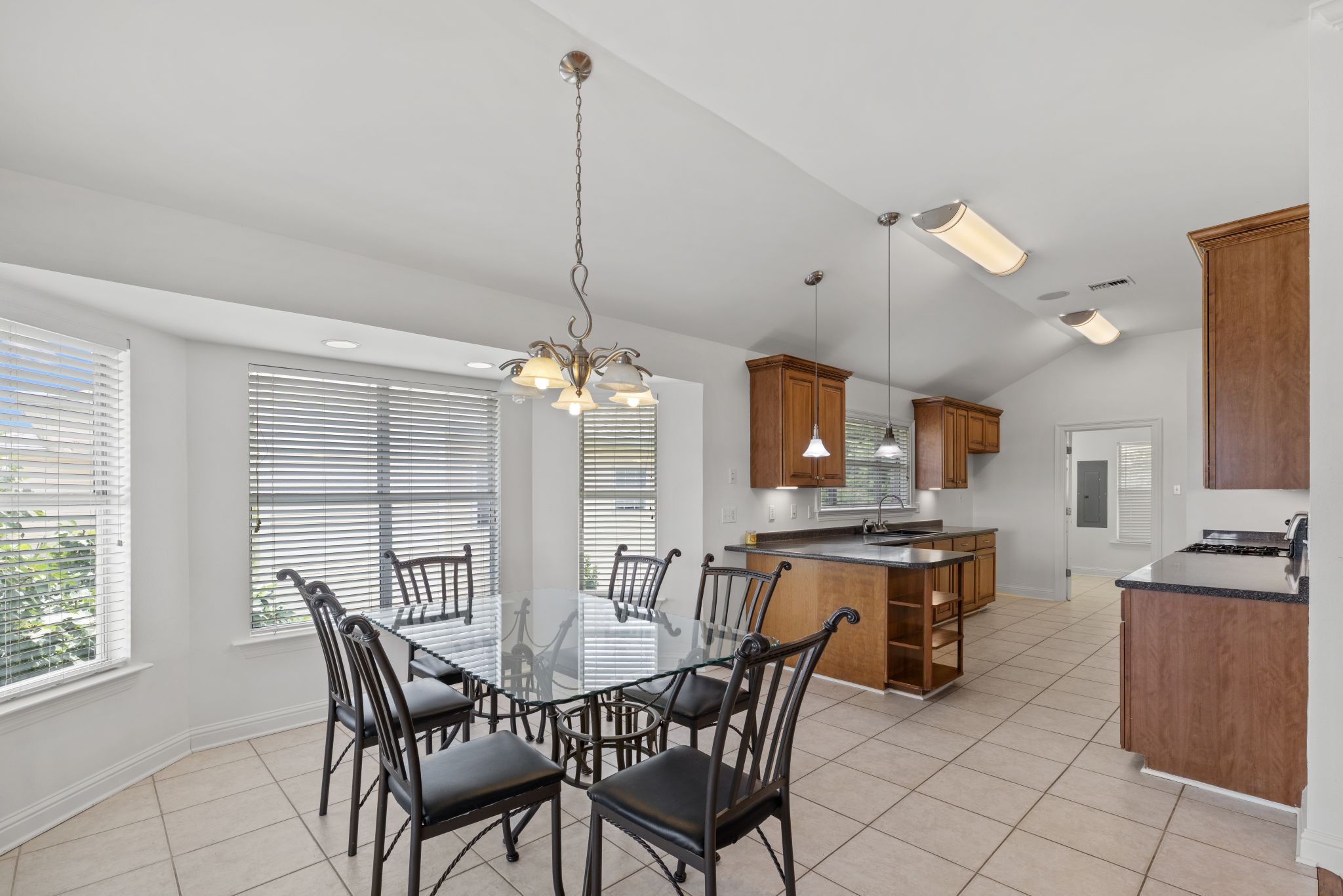 Kitchen island under pendant lighting